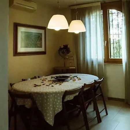 Villa Con Piscina A *